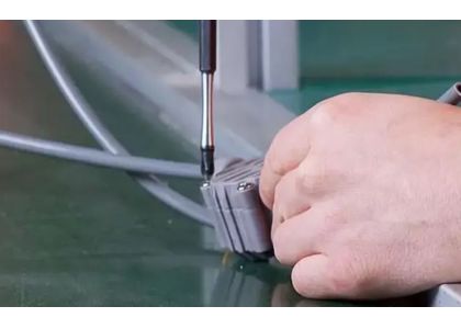 What are the differences between machine screws and ordinary screws?